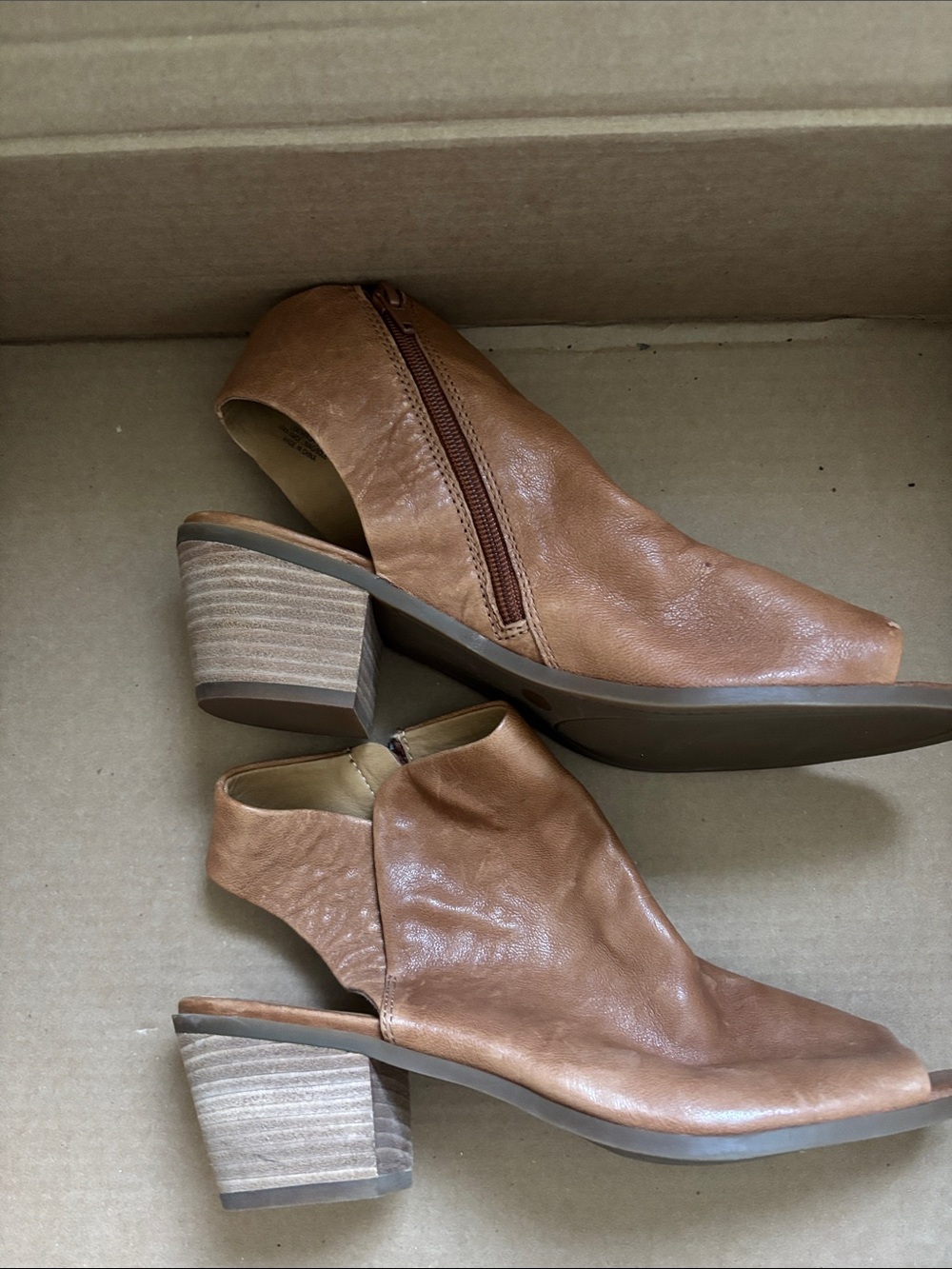 Four Pairs of Beautiful Sandals - Picture 15 of 16